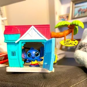 Disney Doorables STITCH + hut